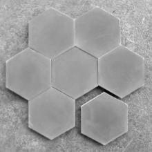 Zementfliesen haben eine 3-mm-Nutzschicht aus feinem Marmormehl. Wegen ihres Trägermaterials werden sie auch Betonfliesen genannt