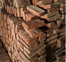 Handstrich-Vollziegel gibt es in fein und grob