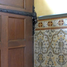 Zementfliesen als Wandfliesen, hier in der Wallfahrtsstätte Hülfensberg im Eichsfeld, Thüringen