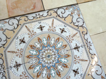 Spanisch-Maurische Fliesen im Fliesen-Mix mit Terracotta-Fliesen