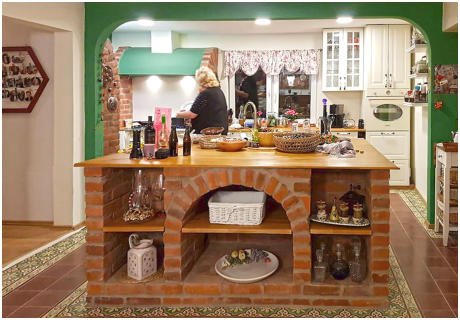 Gemauerter Kücheninsel, Fußboden Zementfliesen in Grün und Rot • Kundenfoto